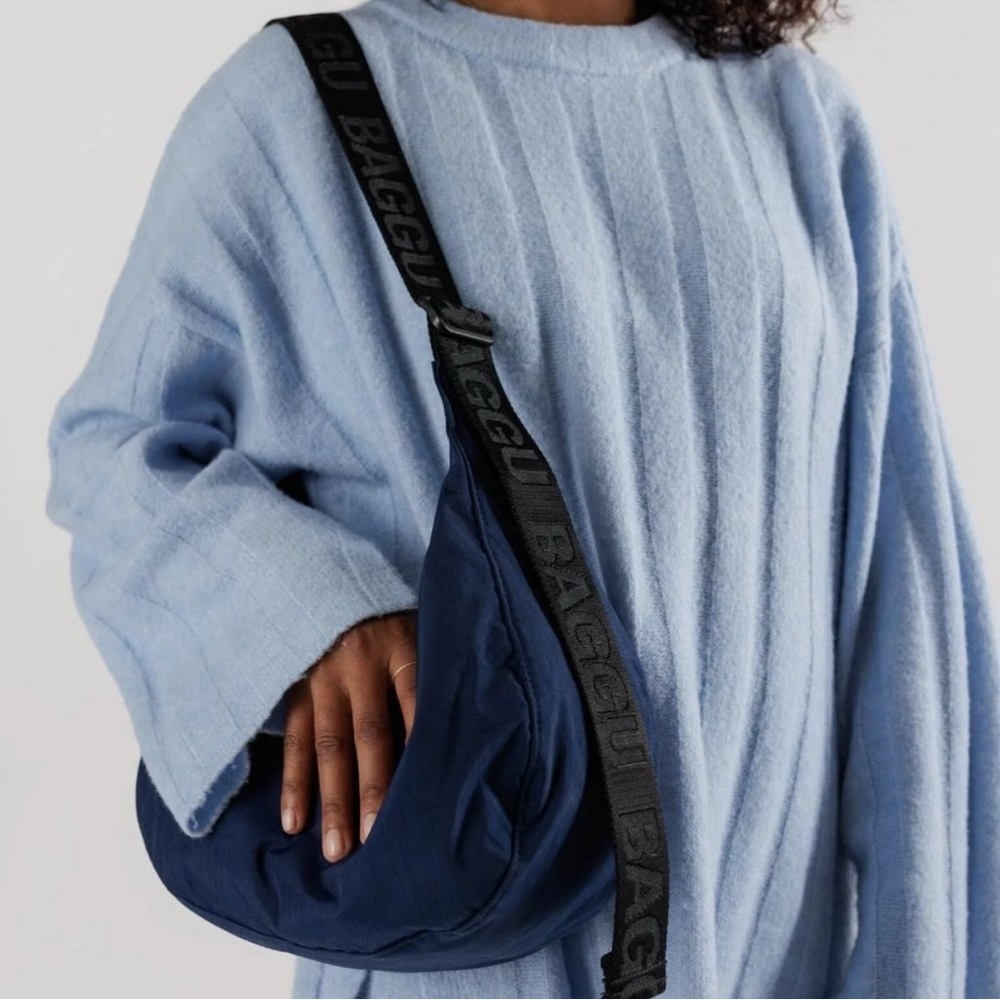 BAGGU Medium Nylon Crescent Bag Navy Black Strap NWOT - Picture 4 of 13